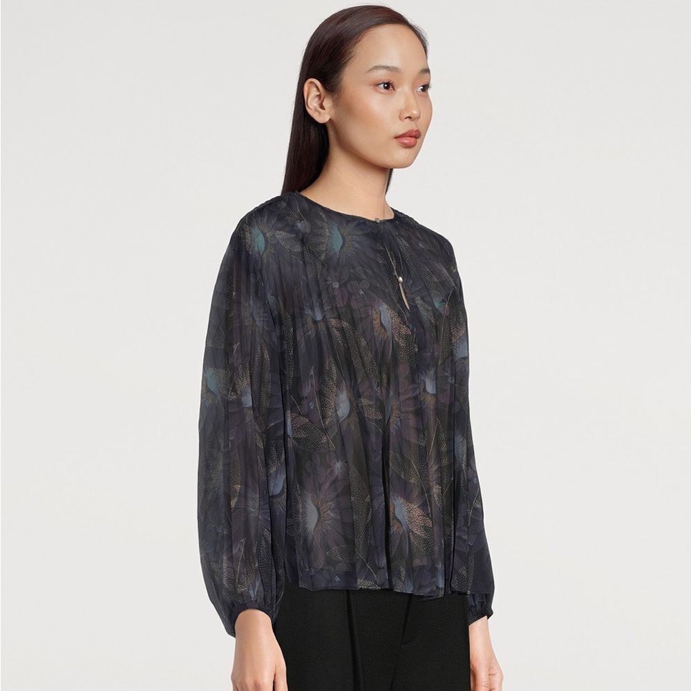 - 🎀 SSENSE Vince deco floral long sleeves pleated blouse xxs …